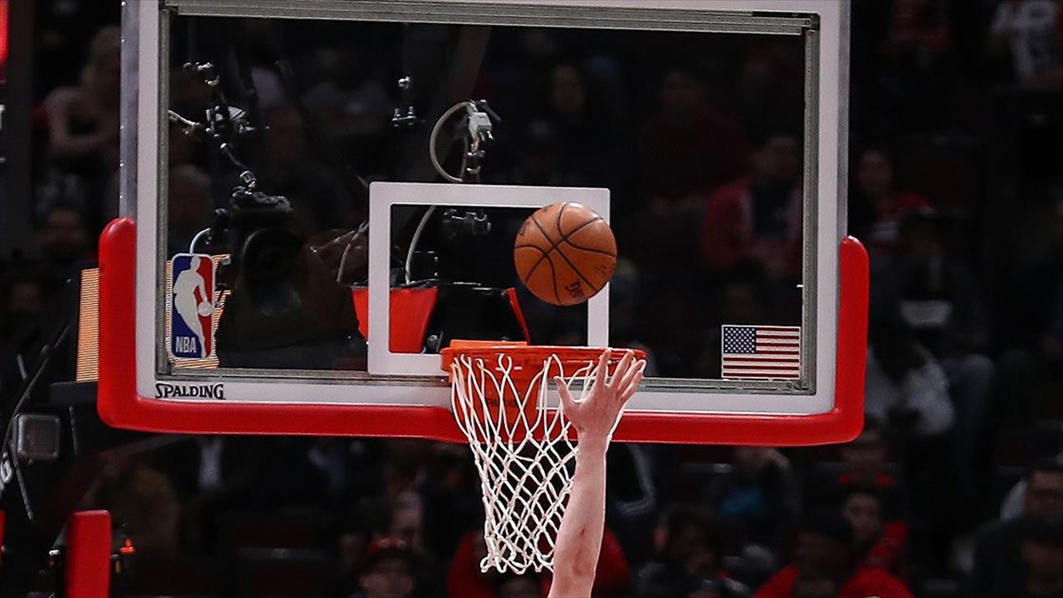 NBA'de Bulls, 22 sayı geriden gelerek Kings'i 113-109 yendi