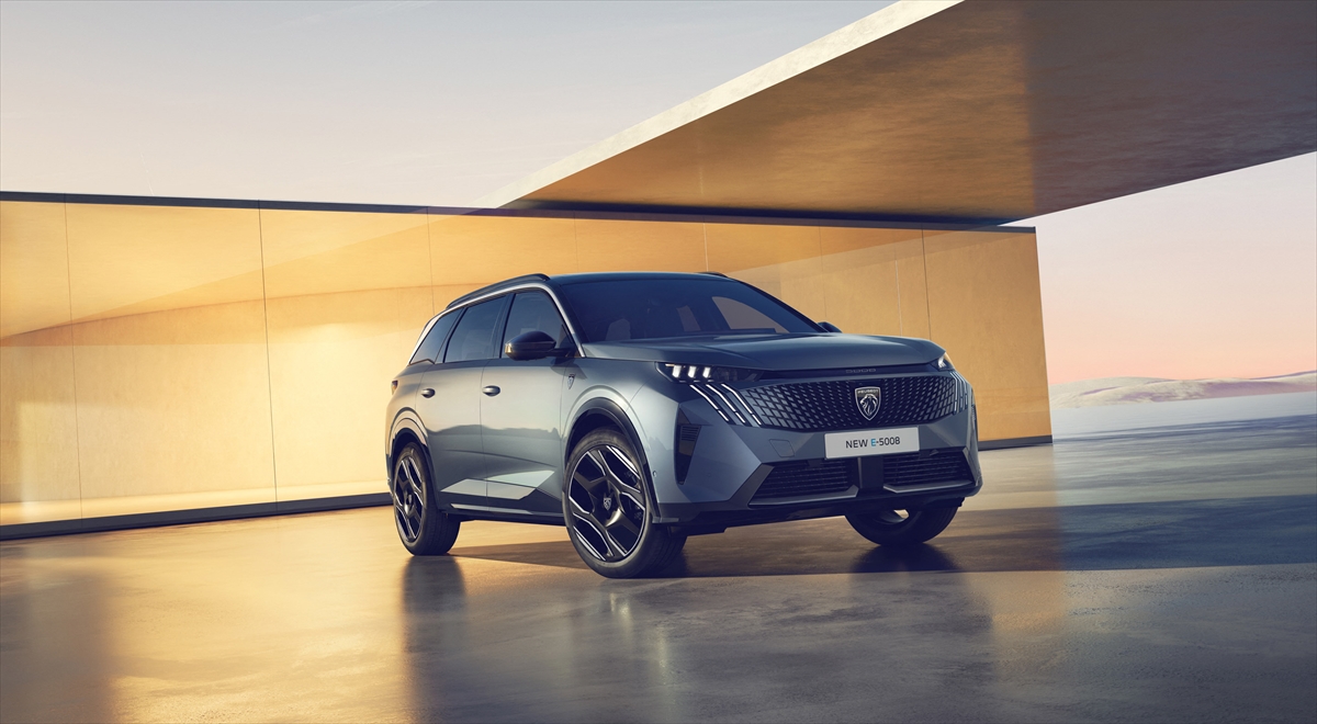 Peugeot 7 koltuklu SUV model E-5008'i tanıttı