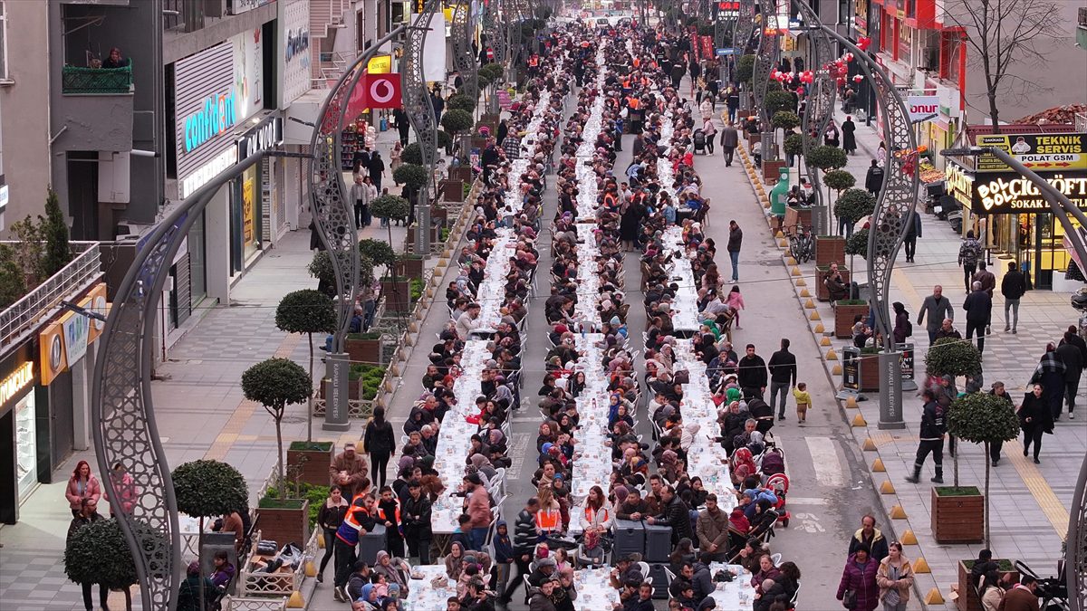 Tekirdağ'da 5 bin kişi birlikte iftar yaptı