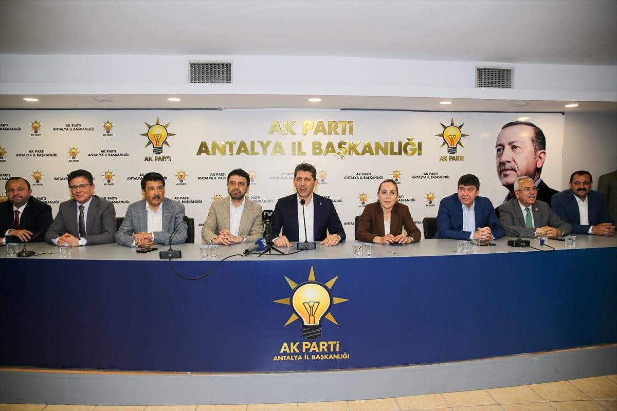 AK Parti Antalya İl Başkanlığı bayramlaşma programı düzenledi