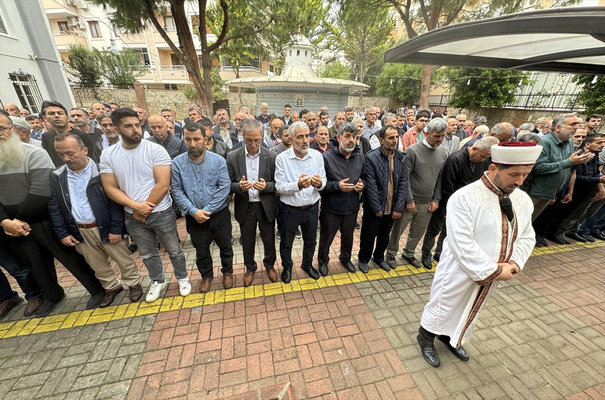 Alanya'da, İsrail saldırılarında hayatını kaybeden Filistinliler için gıyabi cenaze namazı