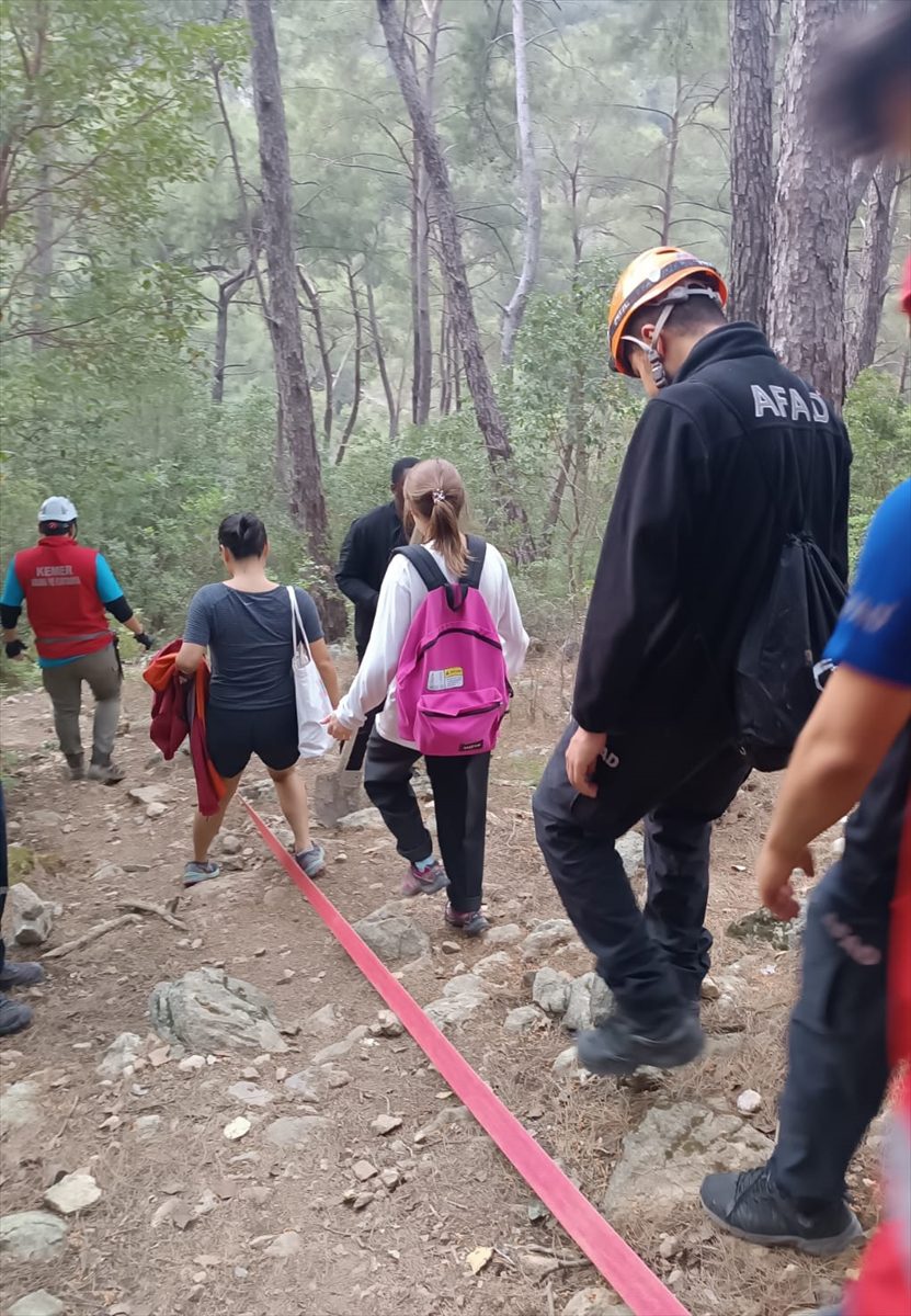 GÜNCELLEME – Antalya'da ormanlık alanda çıkan yangın kontrol altına alındı