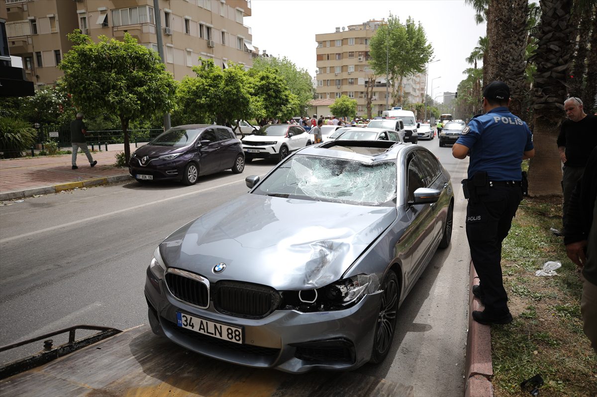 Antalya'da otomobilin çarptığı belediye işçisi öldü