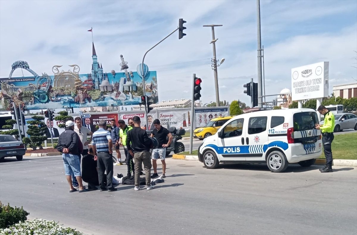 Antalya'da otomobille motosikletin çarpıştığı kazada 1 kişi ağır yaralandı