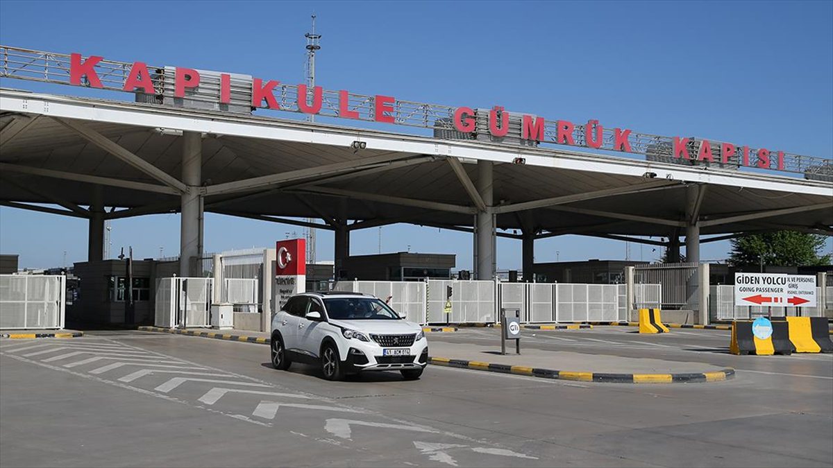 Edirne'deki sınır kapılarında bayram nedeniyle akıcı yoğunluk oluştu