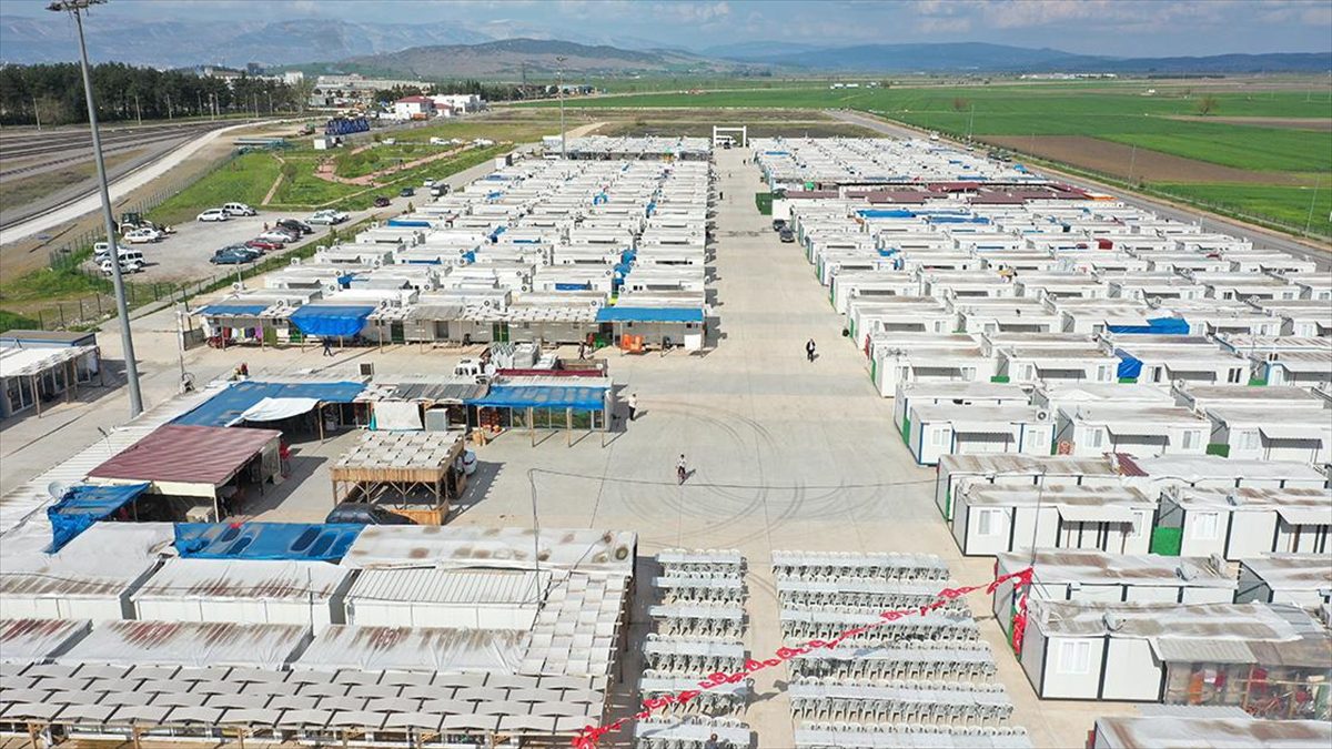 Kahramanmaraş'taki geçici barınma merkezlerinde bayram hazırlığı