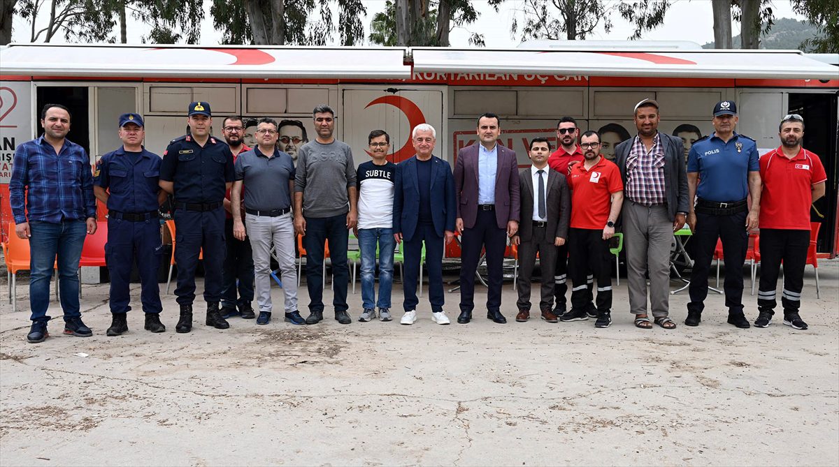 Kaymakam Çelik, Başkan Geyikçi ve Başsavcı Gebeş kan verdi