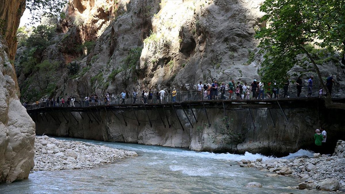 Muğla'daki Saklıkent Kanyonu'nda bayram tatili yoğunluğu