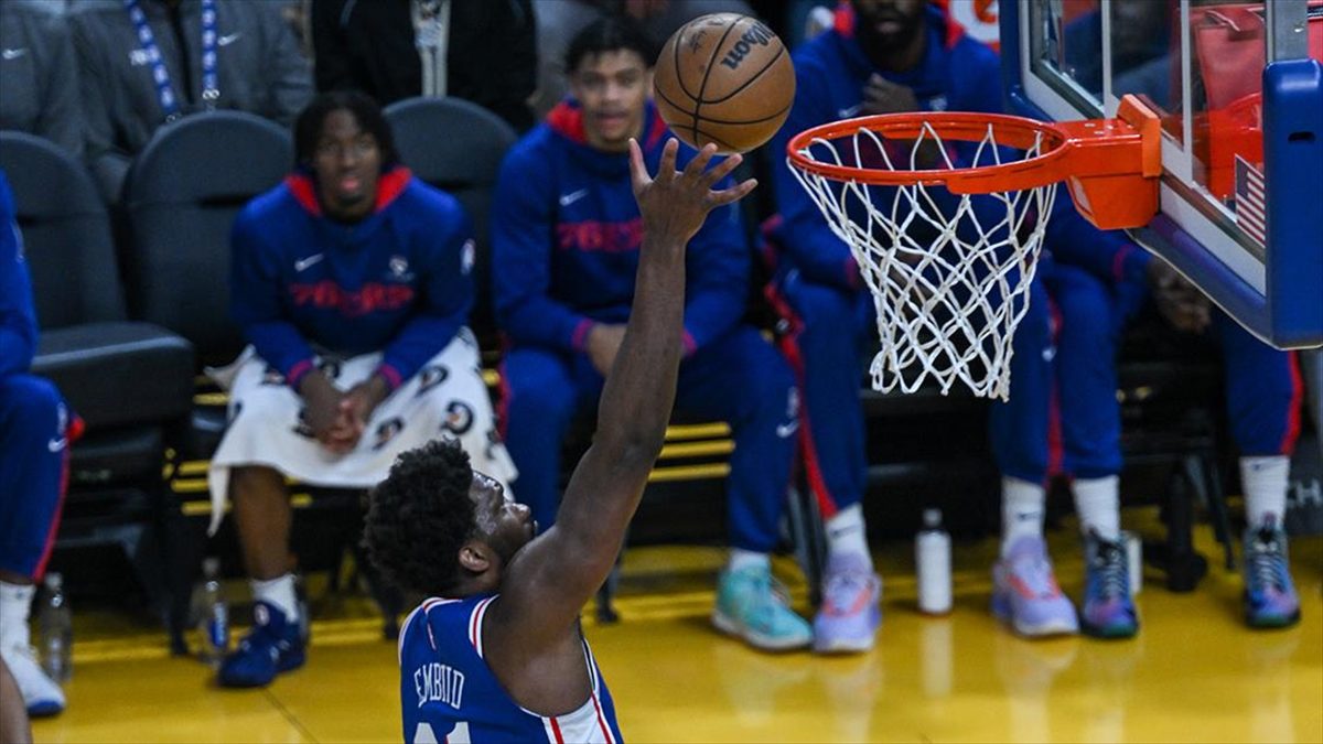 NBA'de sakatlıktan dönen Embiid, Sixers'ı galibiyete taşıdı