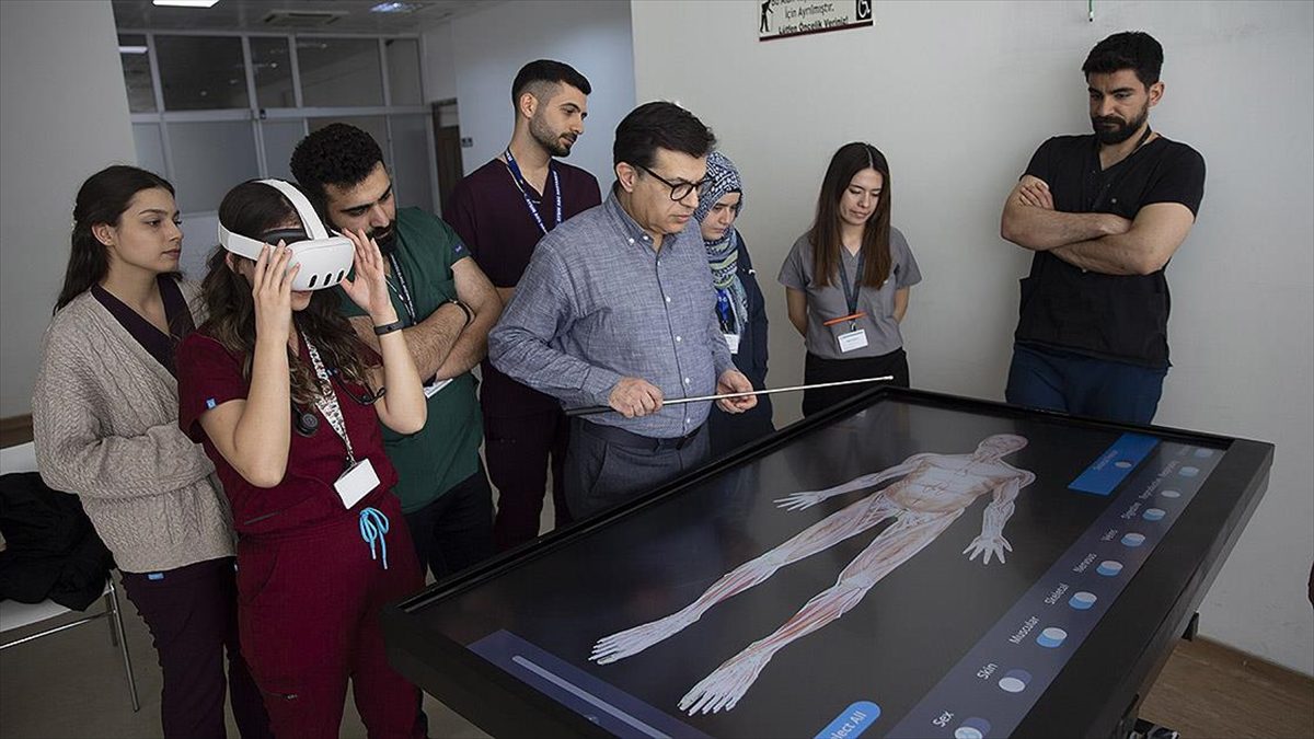 Öğrenciler “dijital kadavra” ile anatomiyi sanal ortamda öğreniyor