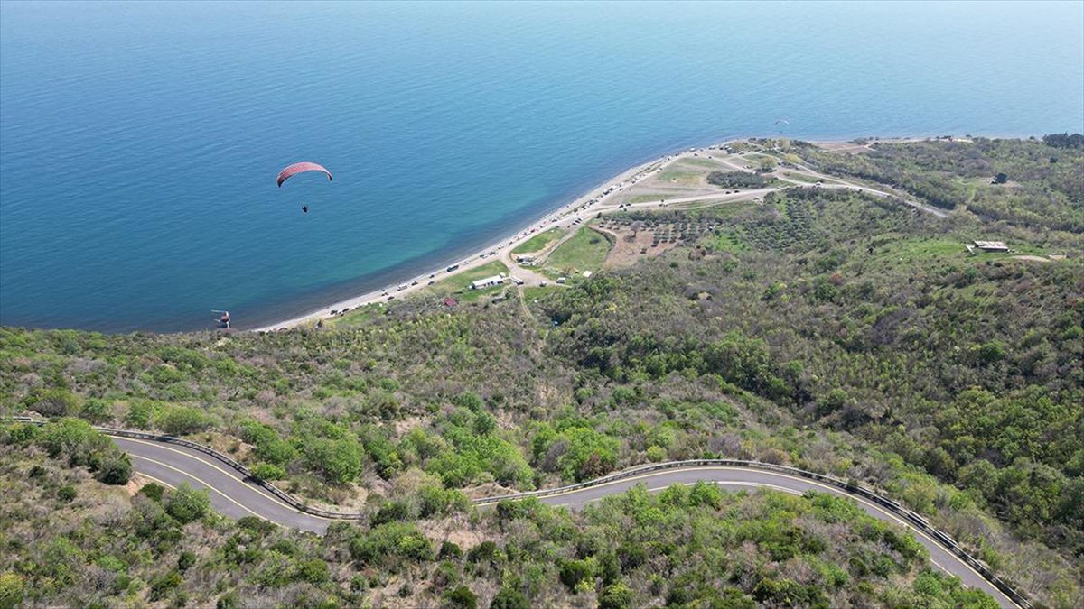 Uçmakdere bayramda paraşüt tutkunlarını ağırlıyor