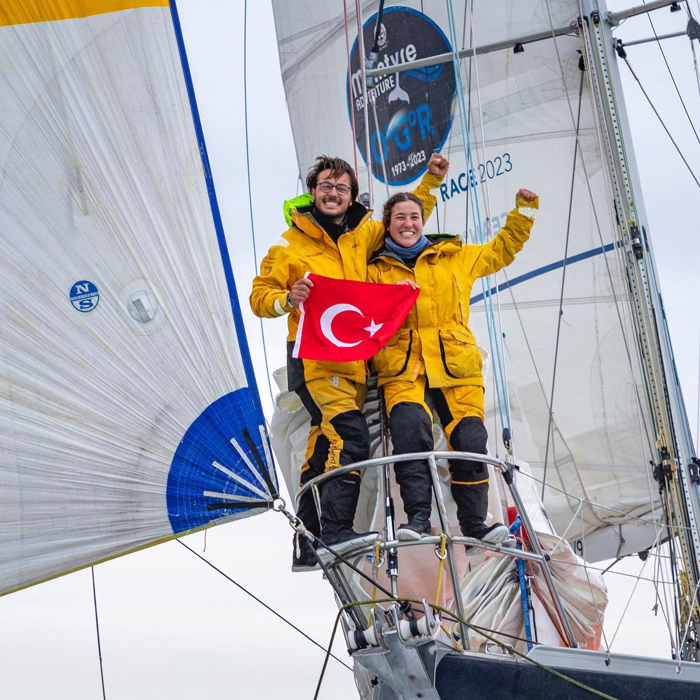 2 GENÇ TÜRK YELKENCİ, OKYANUSTA BATMA TEHLİKESİ GEÇİRDİ