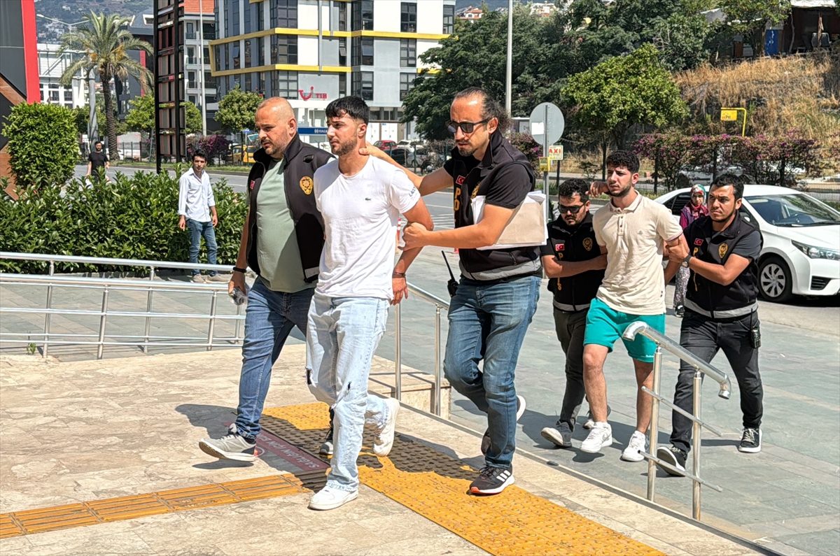 Alanya'da 2 kişinin yaralandığı silahlı saldırıda gözaltına alınan 3 kişiden 1'i tutuklandı