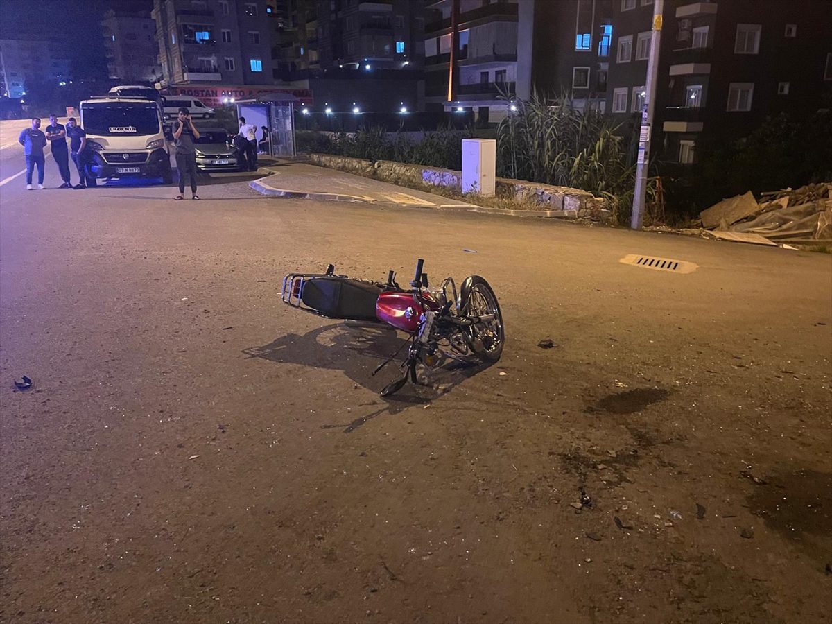 Alanya'da kamyonet ile motosikletin çarpıştığı kazada 1 kişi öldü, 1 kişi yaralandı