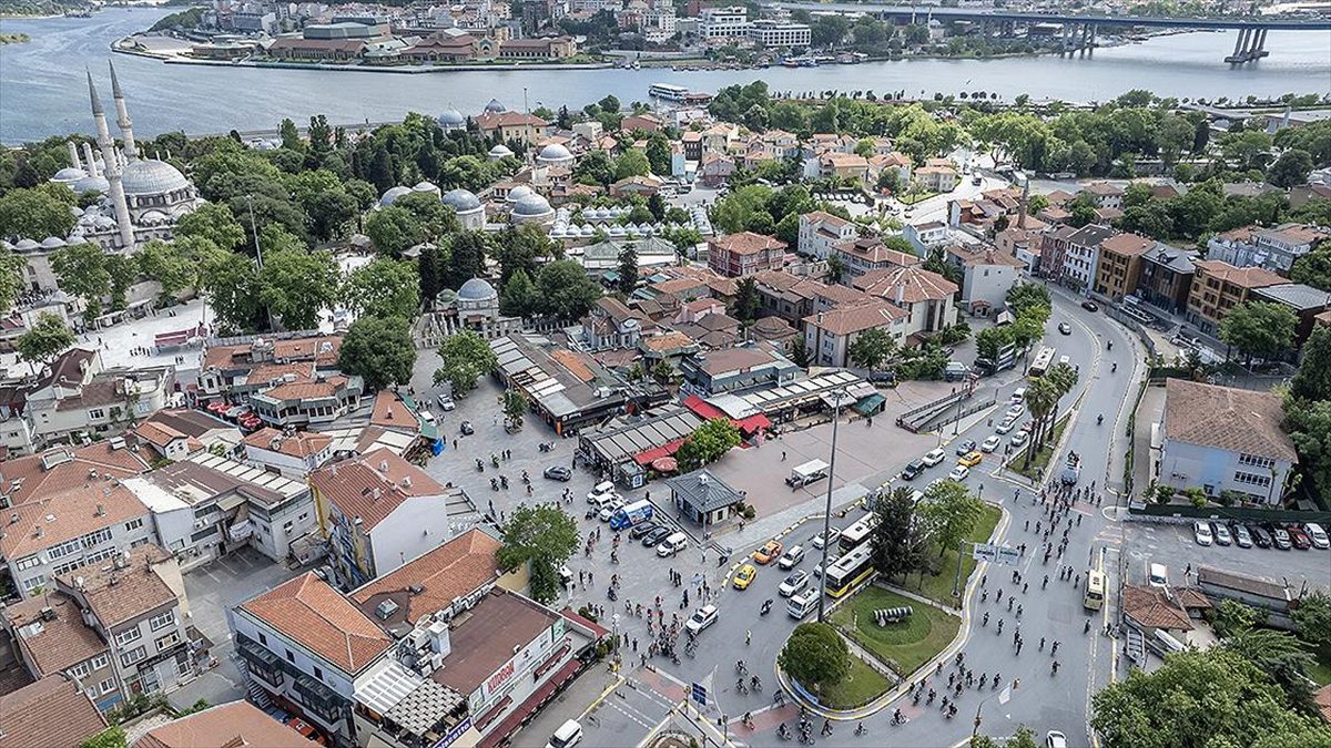 Anadolu Gençlik Derneği üyeleri Gazze için İstanbul’da pedal çevirdi