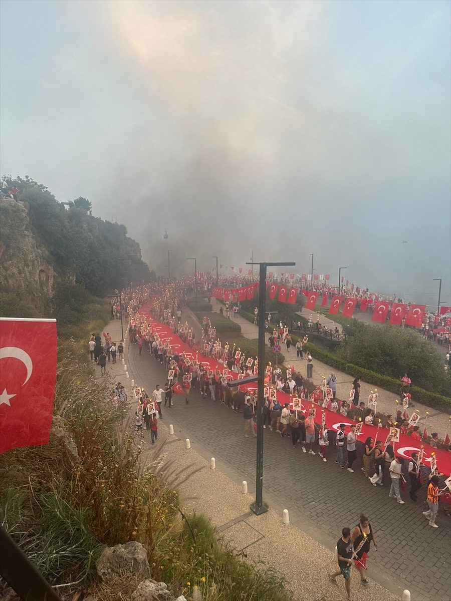 Antalya'da fener alayı ve konser düzenlendi