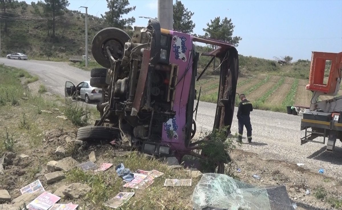 Antalya'da iki safari aracının çarpıştığı kazada 15 kişi yaralandı