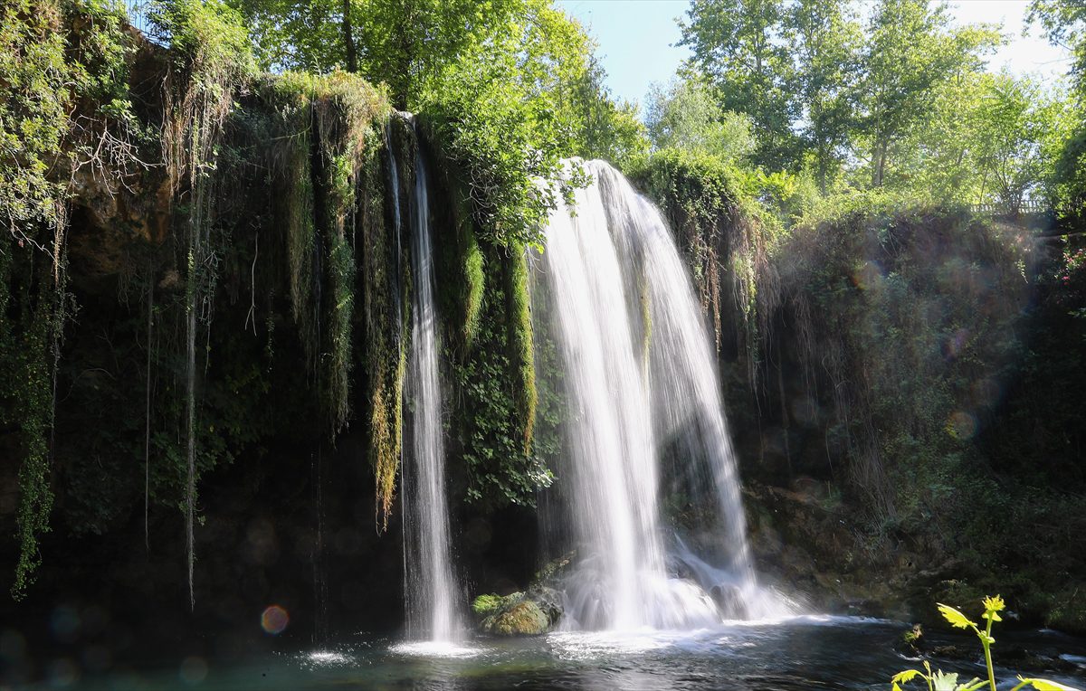 Antalya’daki Düden Şelalesi atıklardan arındırıldı