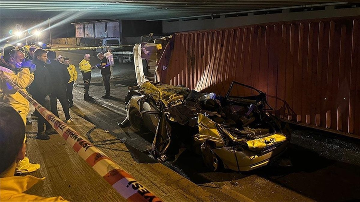 Bakırköy’de üzerine tır devrilen otomobildeki 4 kişinin ölümüne ilişkin kazada sürücüye dava açıldı