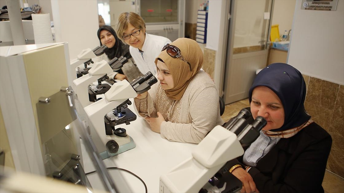 Çorum’da “Anne Üniversitesi” ile anneler yeni ufuklar kazanıyor