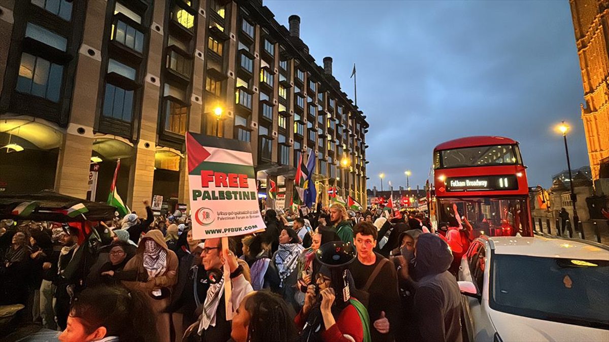 Londra’da Filistin’e destek gösterisinde 40 kişi gözaltına alındı