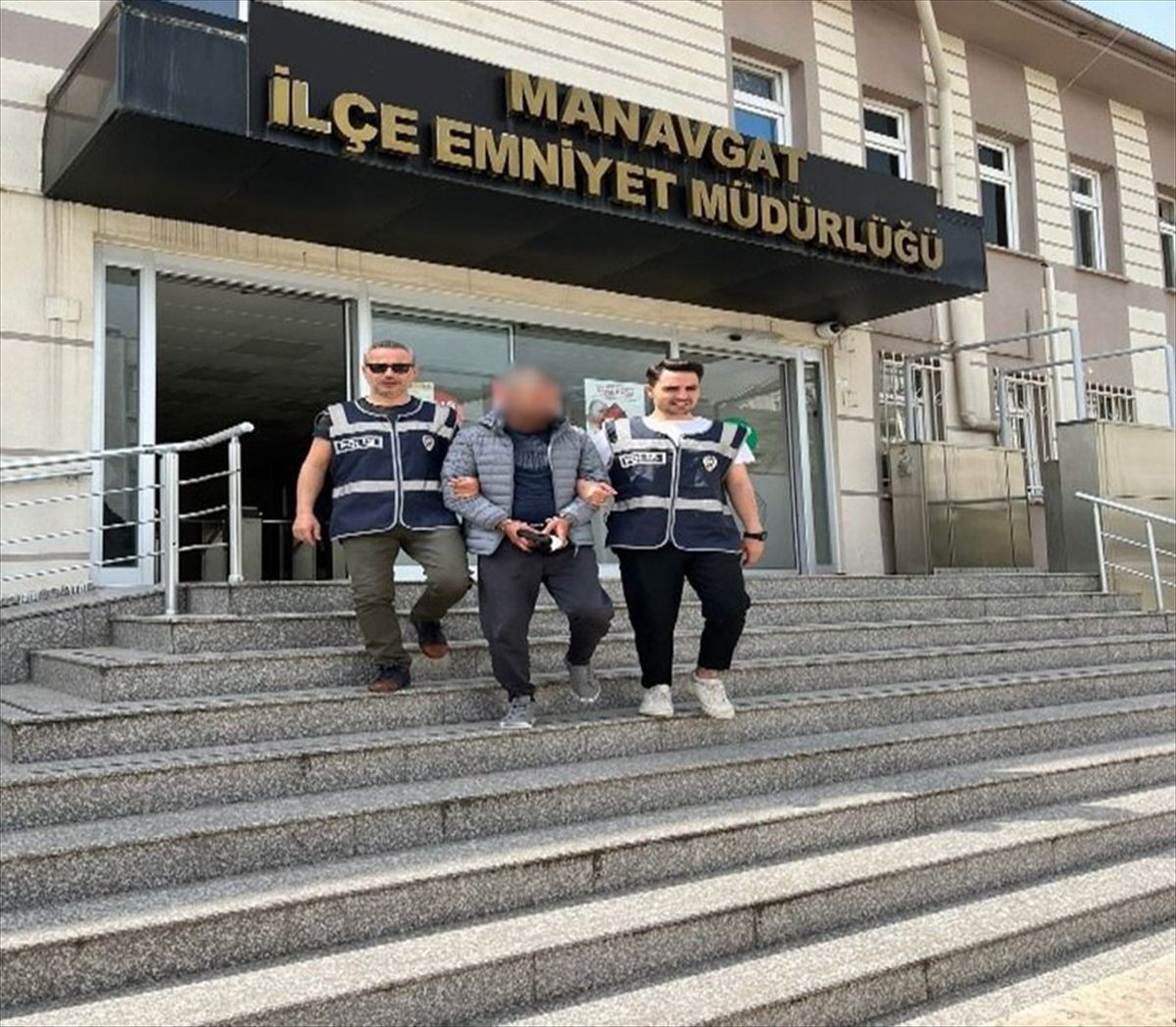 Manavgat'ta polis ekipleri denetimlerini sürdürüyor