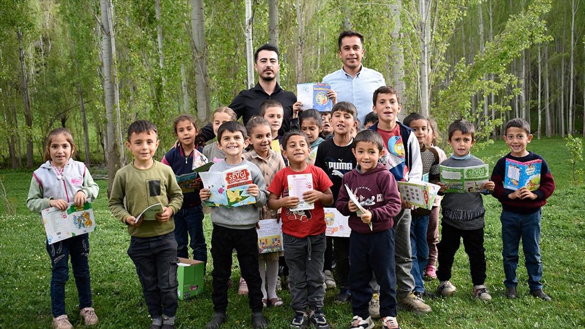 Mersinli kuzenler, Bitlis’teki köy okulunda çocukluk hayalleri olan öğretmenlik yapıyor