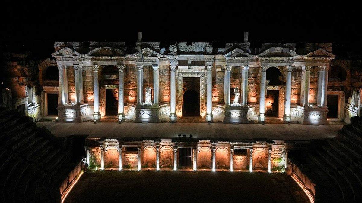 Pamukkale’de turizmciler 3 milyon ziyaretçi hedefinin gece müzeciliğiyle aşılacağını düşünüyor