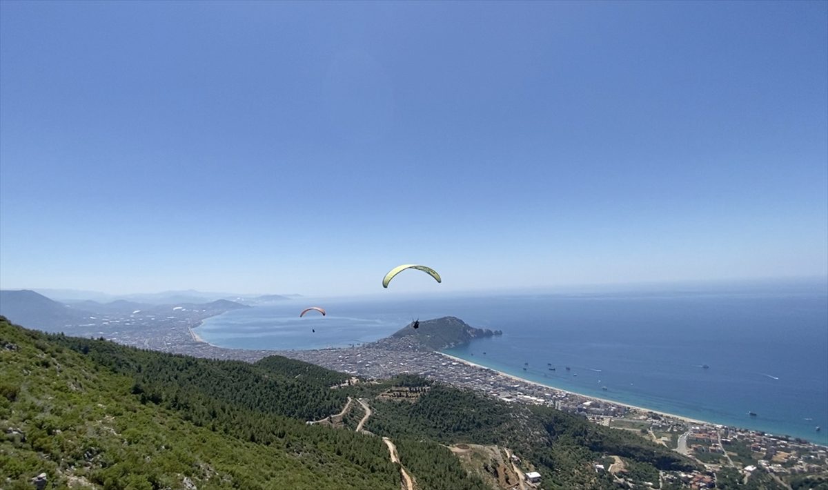 Alanya'da yamaç paraşütüyle ünlenen Yassıtepe, bayram tatilinde maceraseverleri bekliyor