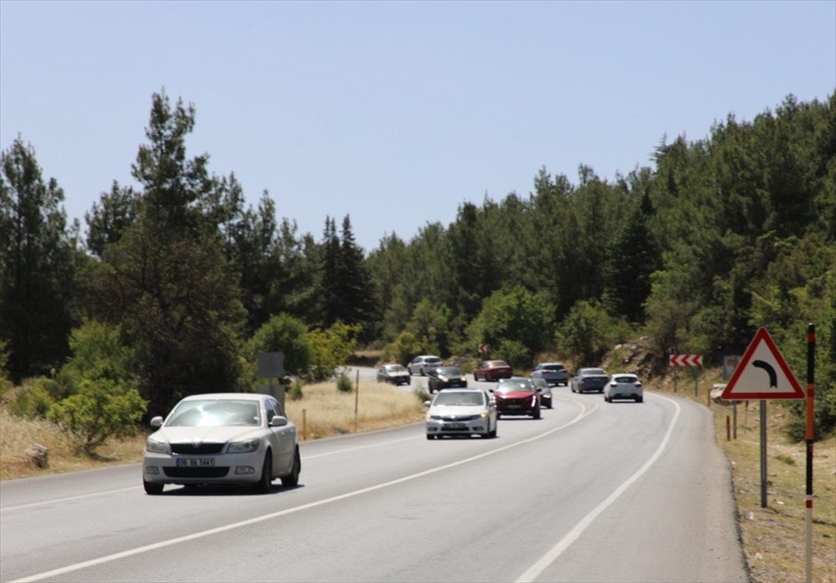 Antalya-Konya kara yolunda bayram tatili yoğunluğu yaşanıyor