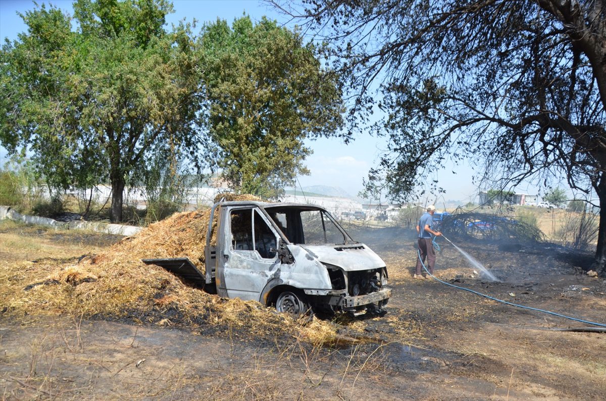 Antalya’da araçtan çıkarak seralara sıçrayan yangın söndürüldü