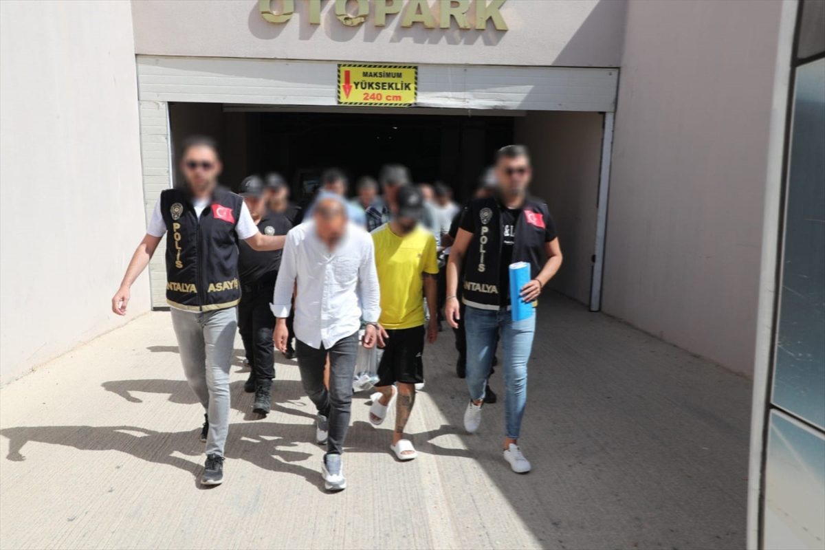 Antalya'da aranan 148 kişi yakalandı