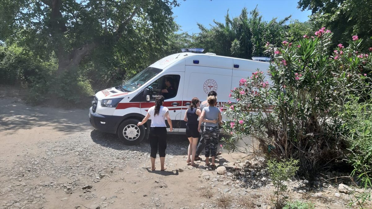 Antalya'da bir genç serinlemek için girdiği ırmakta boğulma tehlikesi geçirdi