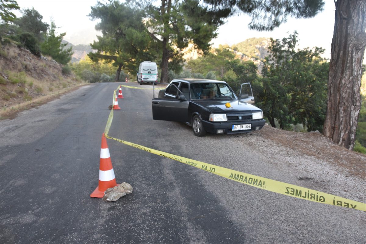 Antalya'da bir kişi tartıştığı oğlunu tabancayla vurarak öldürdüğü iddiasıyla gözaltına alındı