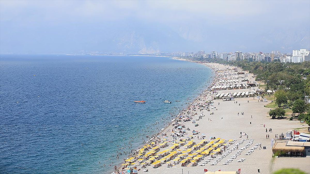 Antalya’da sıcak hava ve nem etkili oluyor