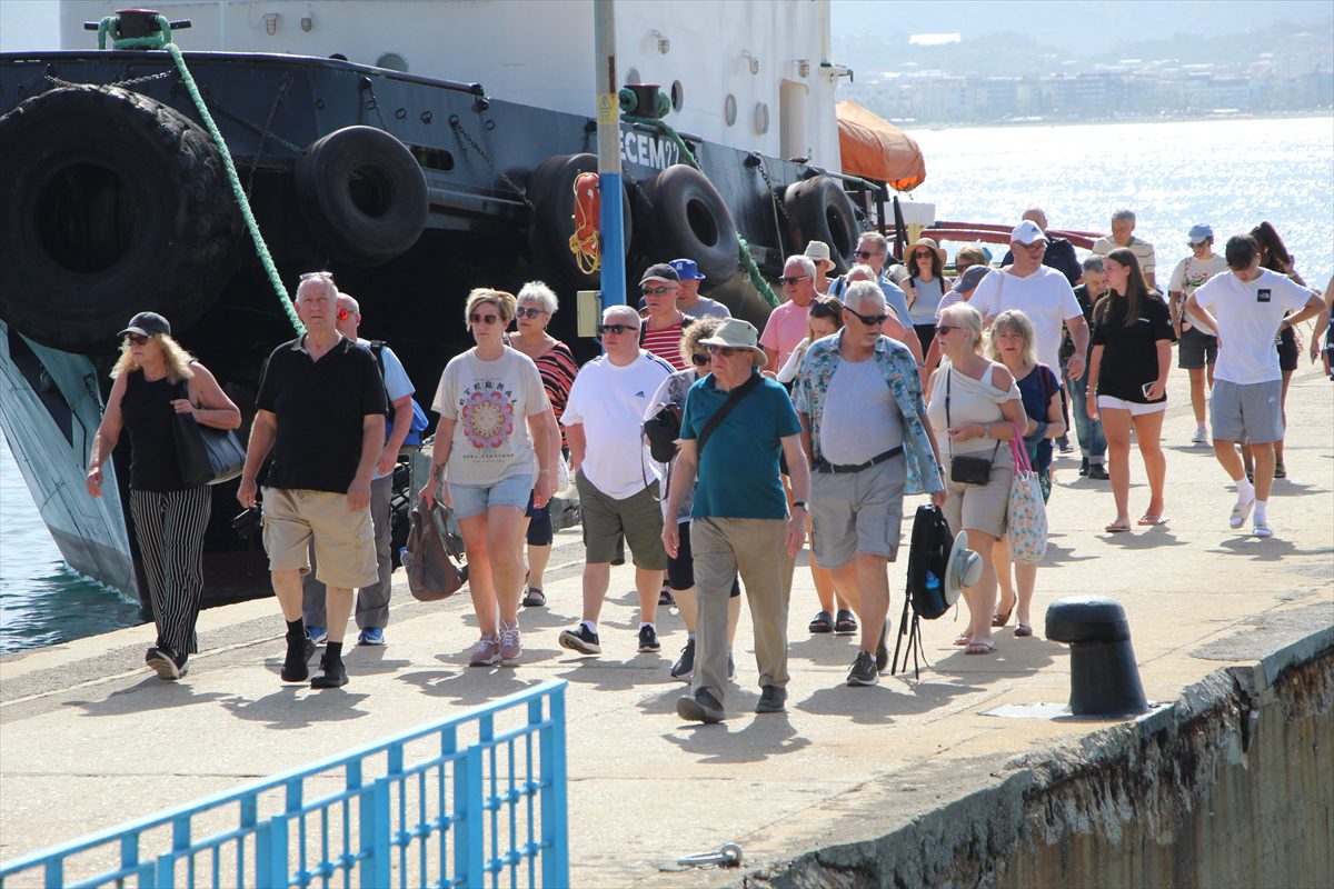 Bahama bayraklı kruvaziyer “Marella Discovery”, Alanya Limanı'na demirledi