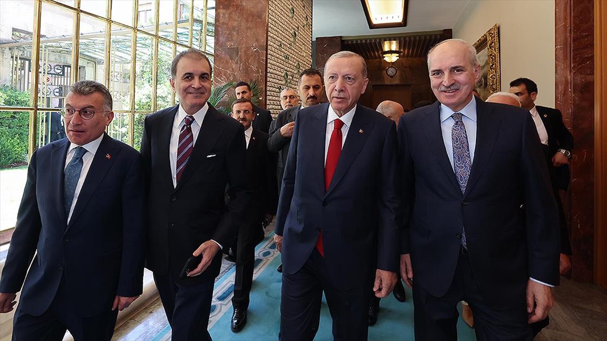 Cumhurbaşkanı Erdoğan, TBMM Başkanı Kurtulmuş’u ziyaret etti