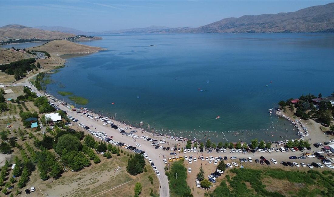 Elazığ'ın Sivrice ilçesindeki Hazar