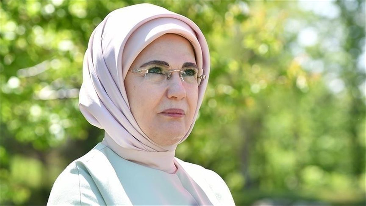 Emine Erdoğan, YKS’ye girecek öğrencilere başarılar diledi