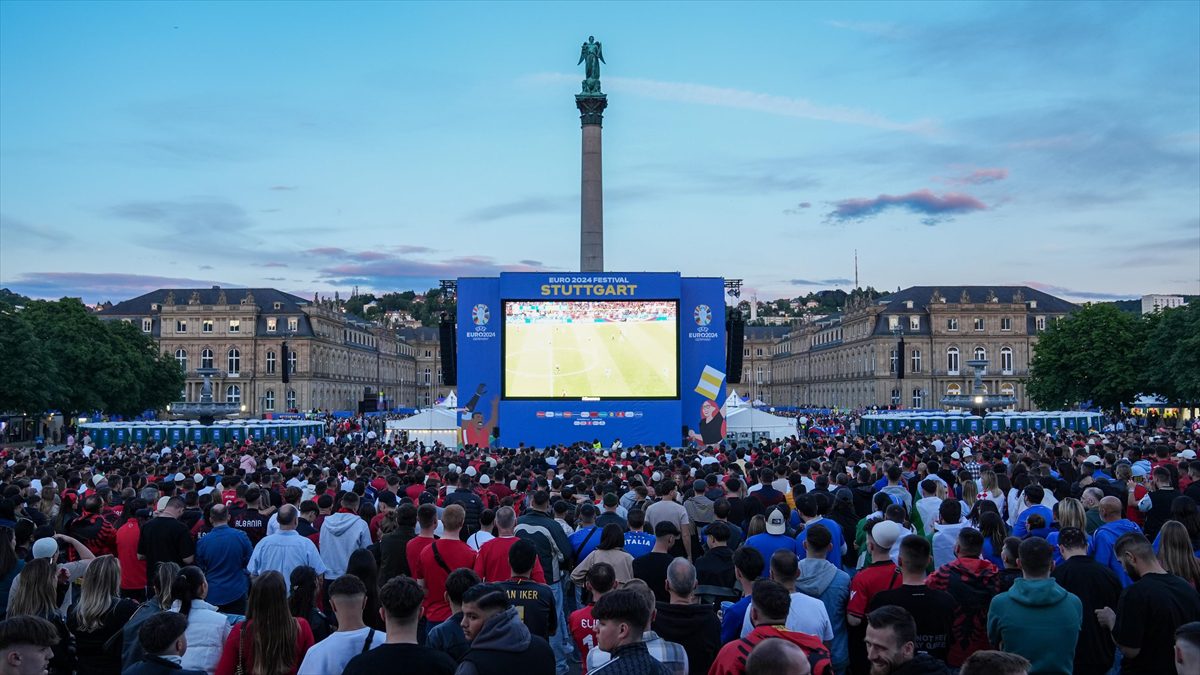 EURO 2024 coşkusu, Almanya'da meydanlarda yaşanıyor