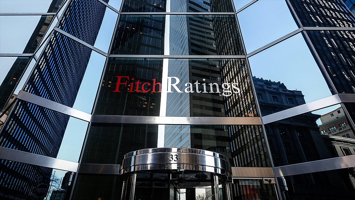 Fitch, Türk bankacılık sektörünün görünümünü ‘nötr’den ‘iyileşiyor’a revize etti