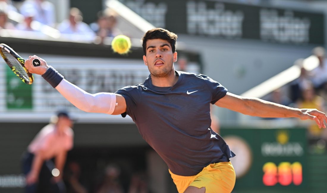 Finalde Alman Alexander Zverev'i