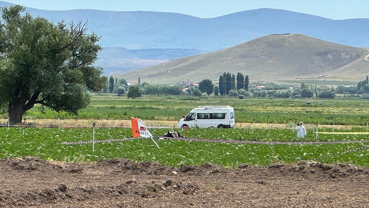 Kayseri’de kaza kırıma uğrayan eğitim uçağındaki iki pilot şehit oldu