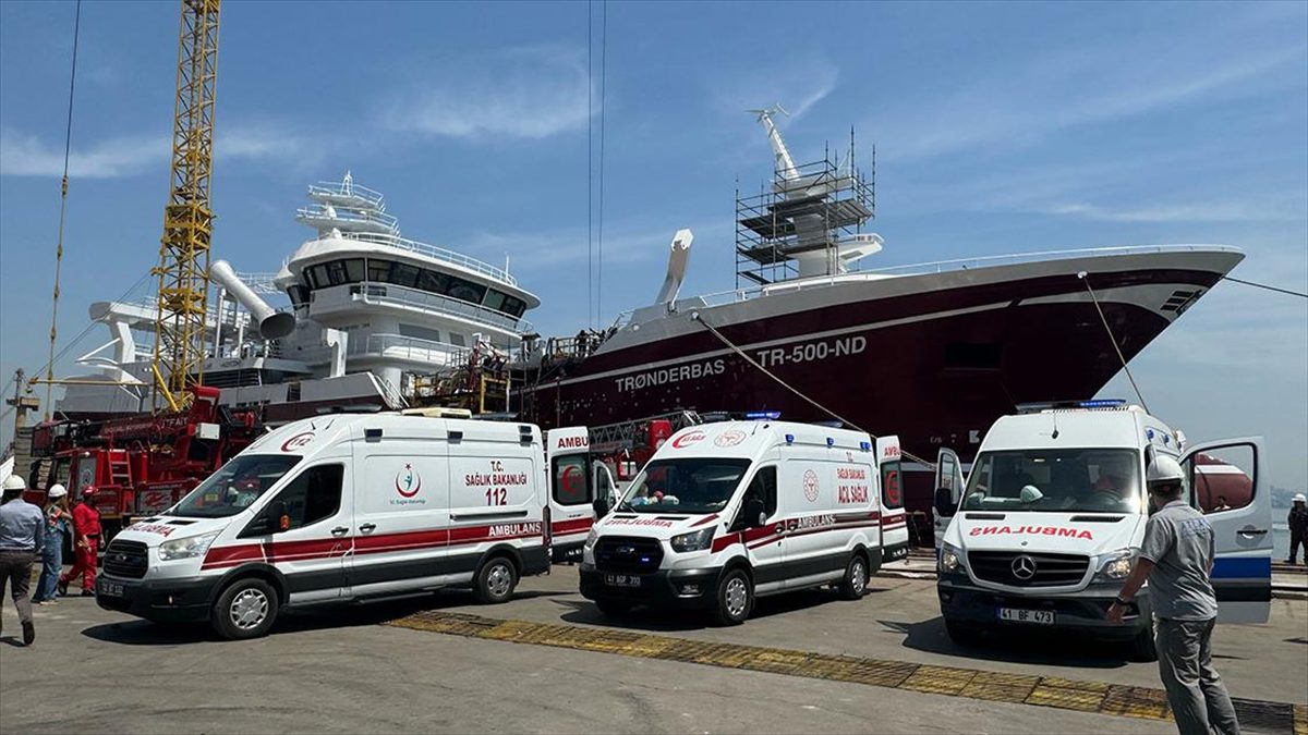 Kocaeli’de tersanedeki gemide çıkan yangında yaralanan 4 personel hastaneye kaldırıldı