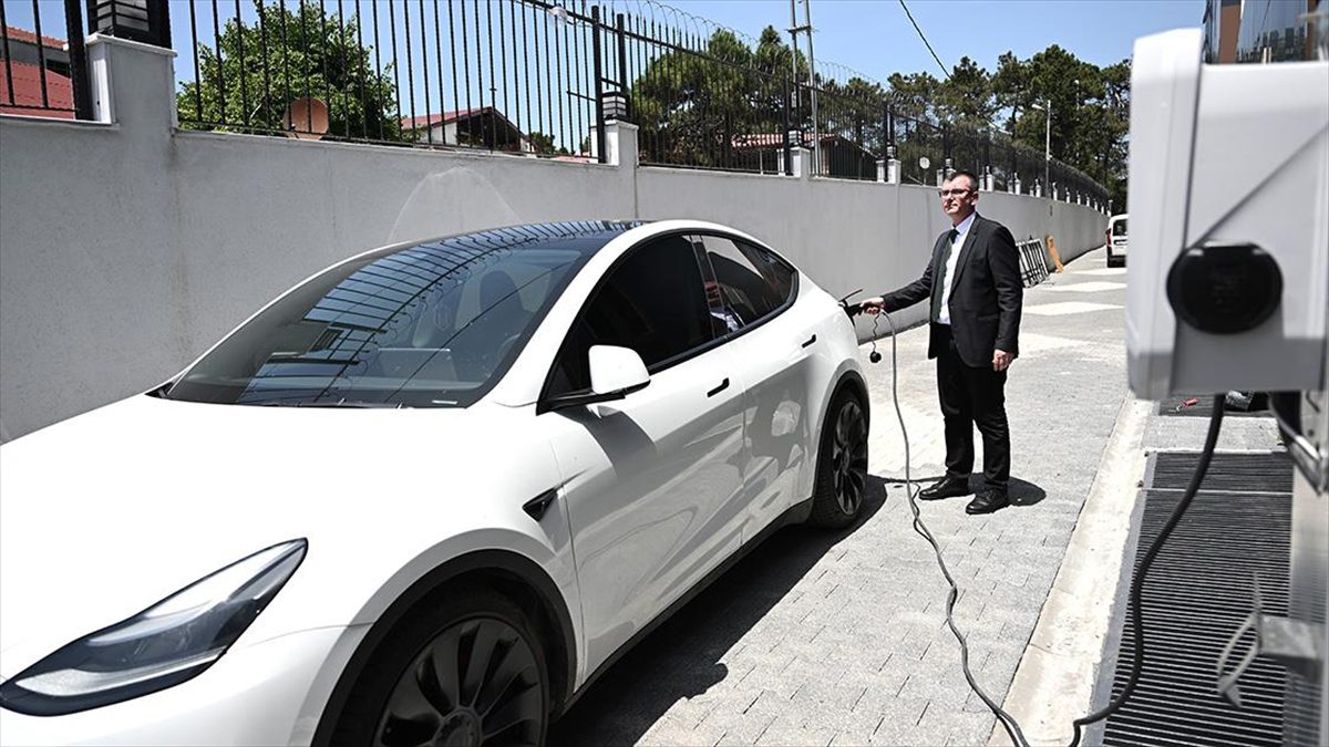 Kurban Bayramı tatilinde yola çıkacak elektrikli araç sürücülerine “şarj rotası planlama” önerisi