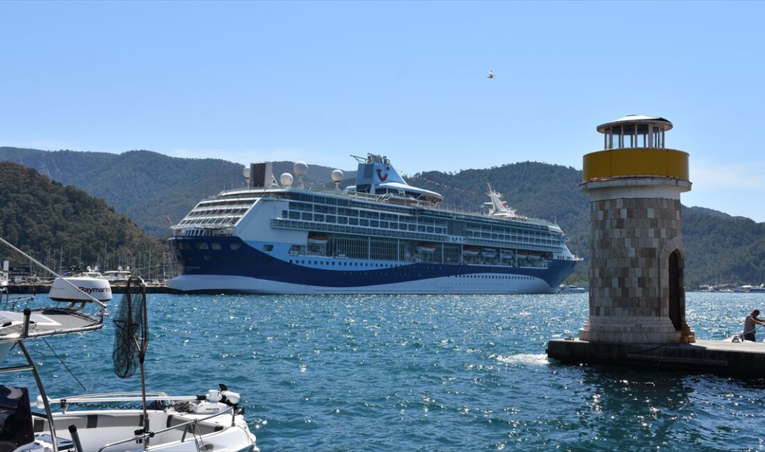 Malta bayraklı "Marella Discovery"