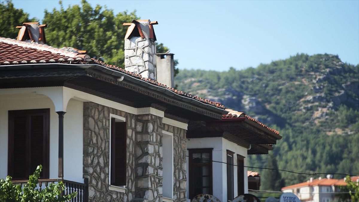 Menteşe “Muğla bacalı” evleri ve tarihi yapılarıyla turist çekiyor