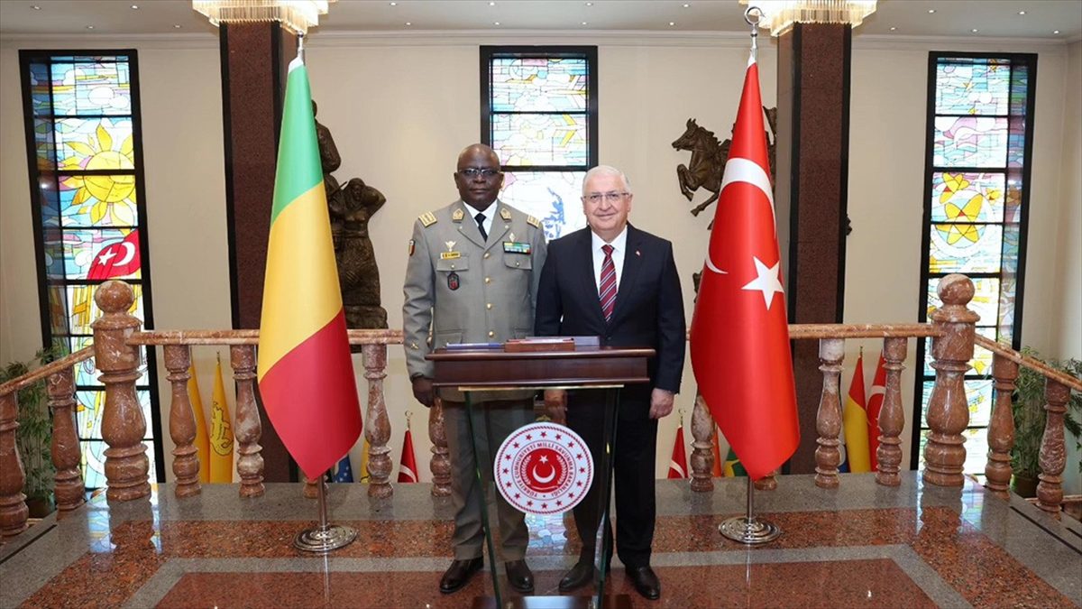 Milli Savunma Bakanı Güler, Mali Kara Kuvvetleri Komutanı Tuğgeneral Samake’yi kabul etti