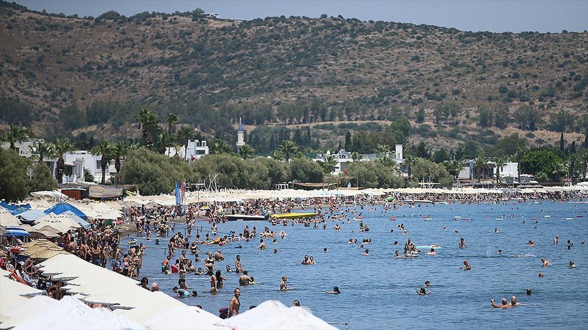 Muğla sahillerinde bayramın üçüncü gününde de yoğunluk sürdü