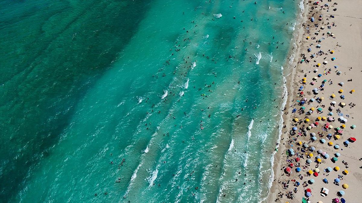 Turizm merkezi Çeşme’de yoğunluk yaşanıyor